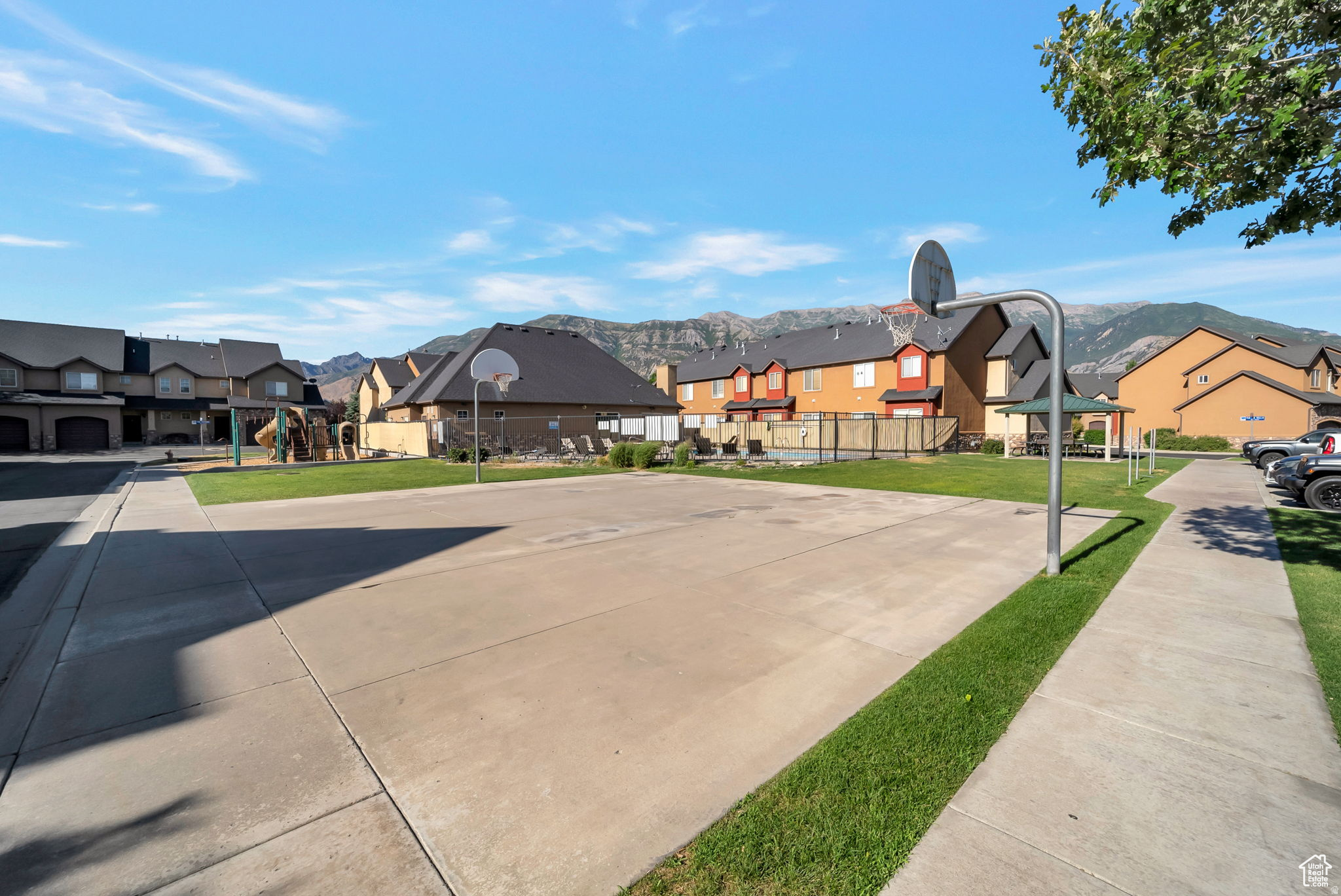 MAPLEWOOD - Residential