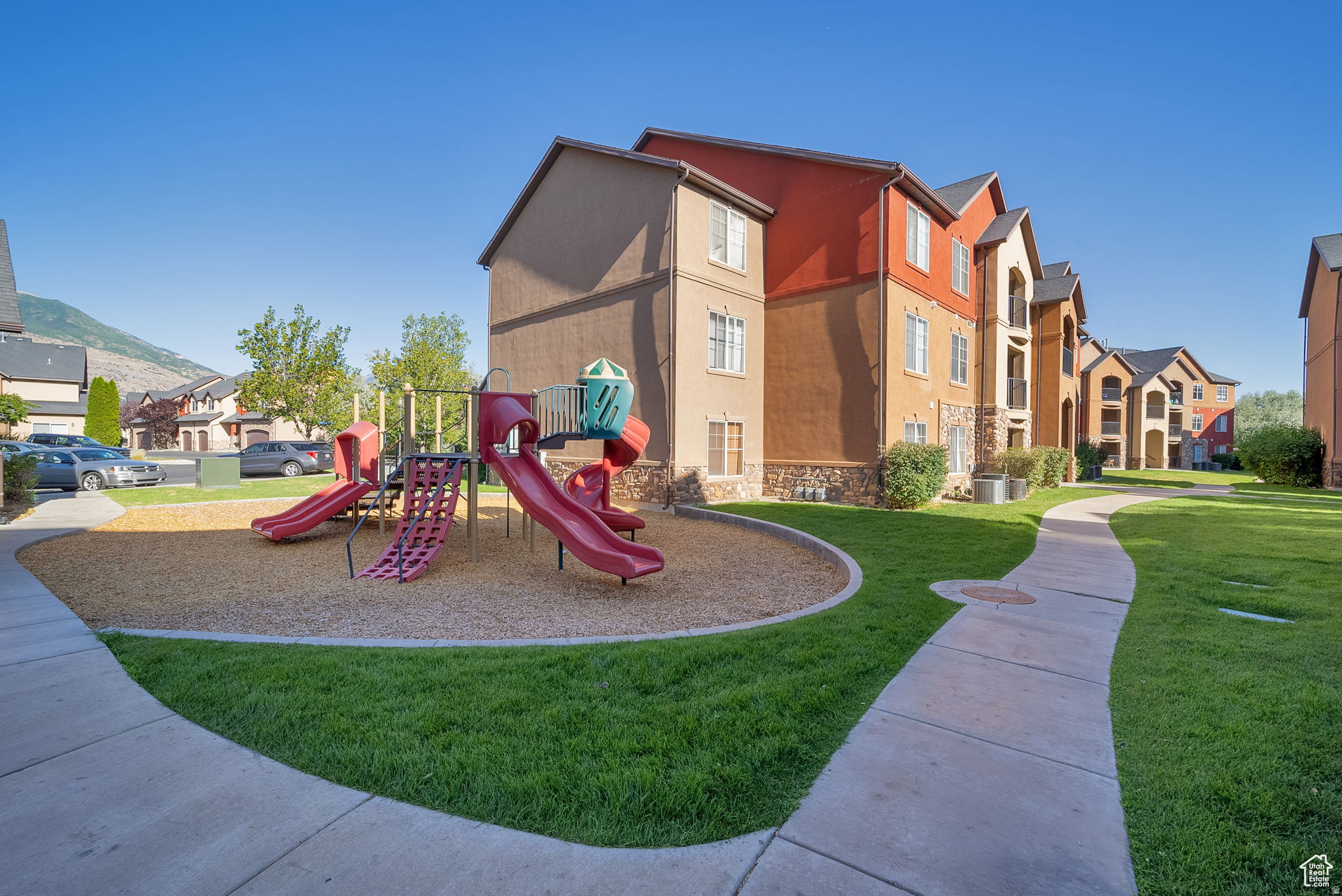 MAPLEWOOD - Residential