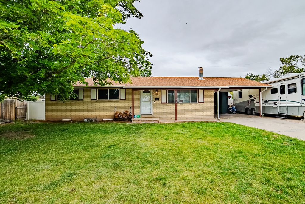 Photo of 1618 W CAMELOT DR, Layton, UT 84041 (MLS # 2159176)