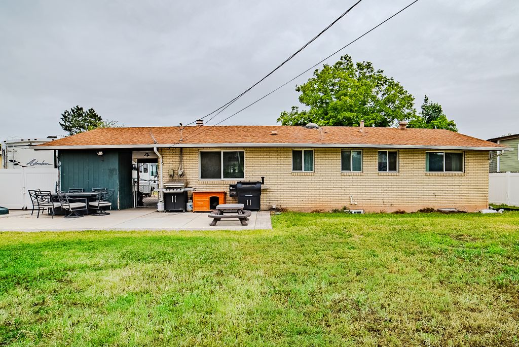 Photo of 1618 W CAMELOT DR, Layton, UT 84041 (MLS # 2159176)