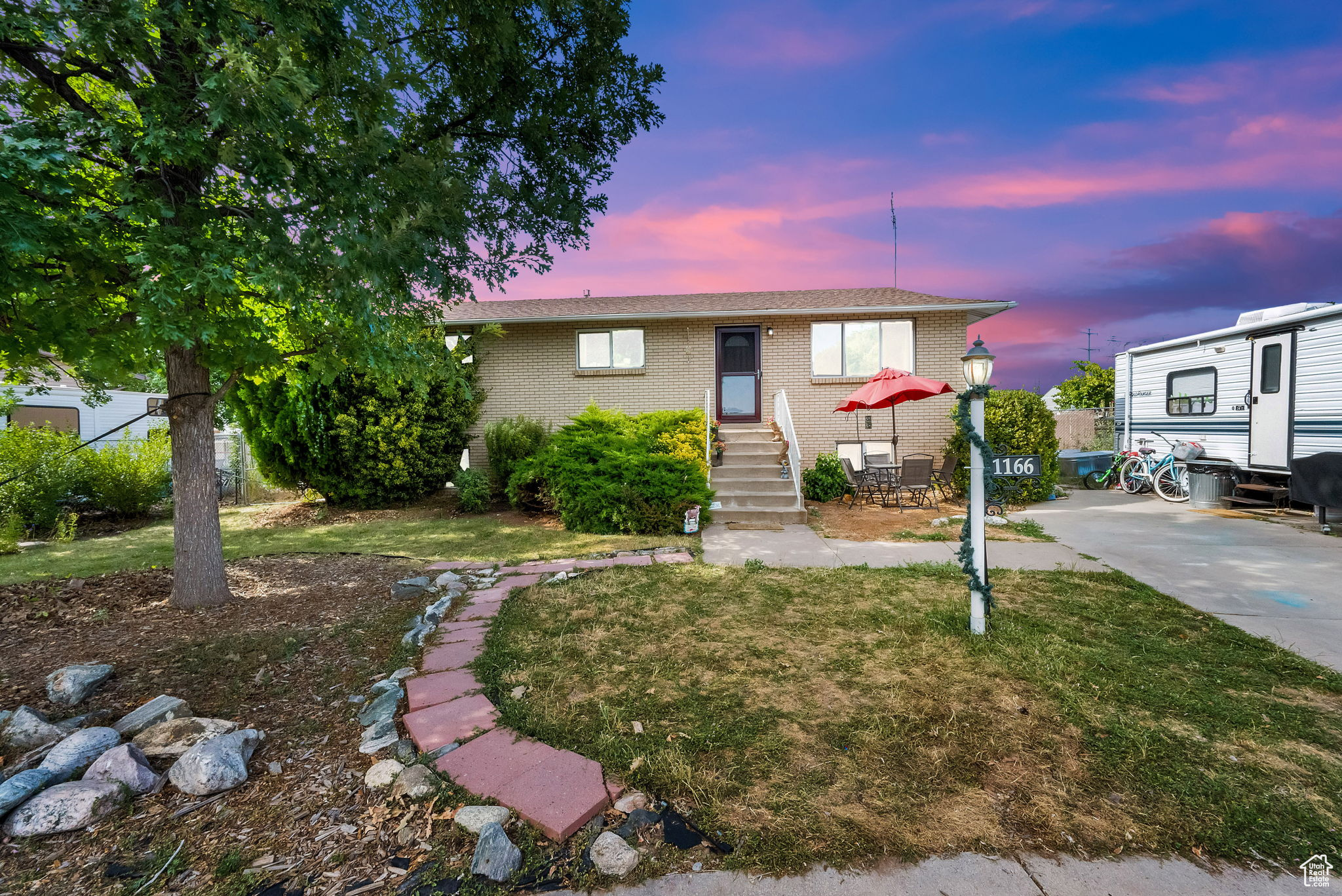 Seller is motivated, bring all offers! This charming 5-bedroom, 2-bath home is tucked away in a peaceful cul-de-sac, offering both privacy and convenience. Just a mile from shopping and restaurants. With plenty of space and a prime setting, this home is full of potential to make a basement apartment for extra income. Buyer and Buyer's agent to verify all. Square footage figures are provided as a courtesy estimate only and were obtained from county records . Buyer is advised to obtain an independent measurement.