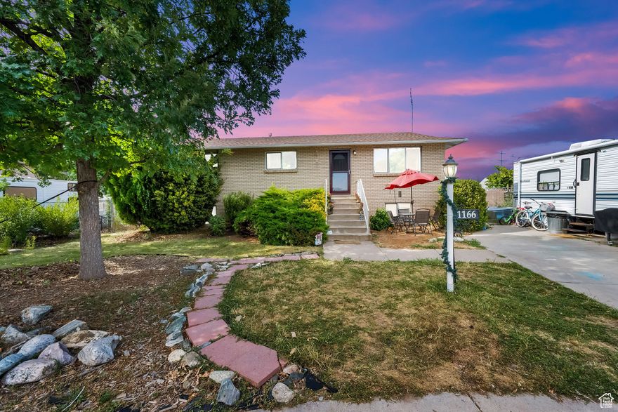 Seller is motivated, bring all offers! This charming 5-bedroom, 2-bath home is tucked away in a peaceful cul-de-sac, offering both privacy and convenience. Just a mile from shopping and restaurants. With plenty of space and a prime setting, this home is full of potential to make a basement apartment for extra income. Buyer and Buyer's agent to verify all. Square footage figures are provided as a courtesy estimate only and were obtained from county records . Buyer is advised to obtain an independent measurement.