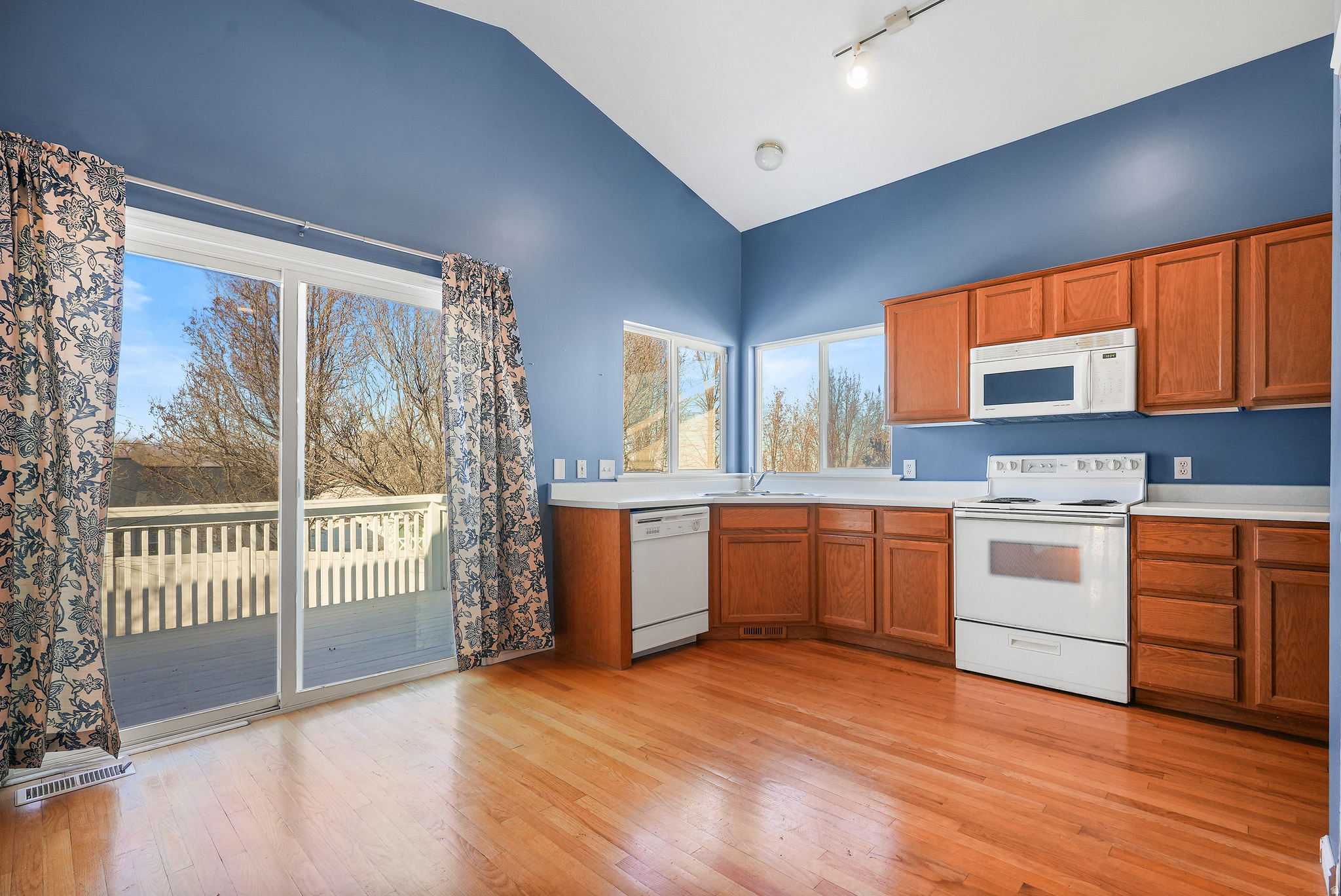 SETTLEMENT POINTE - Residential