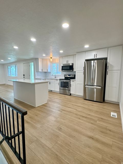 Tiny photo for 954 E CARNATION DR, White City, UT 84094 (MLS # 2141300)