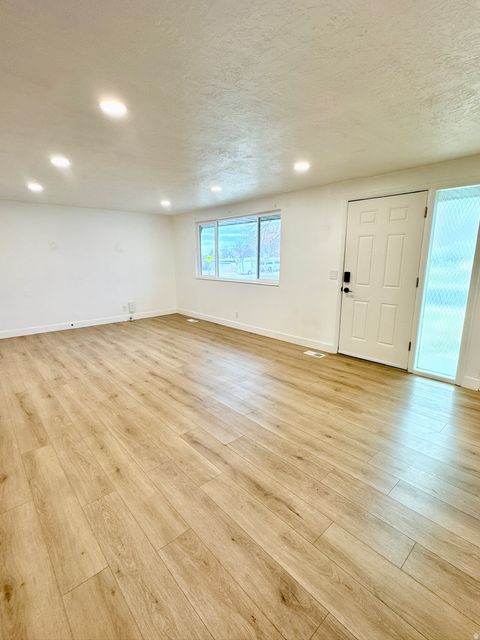 Tiny photo for 954 E CARNATION DR, White City, UT 84094 (MLS # 2141300)