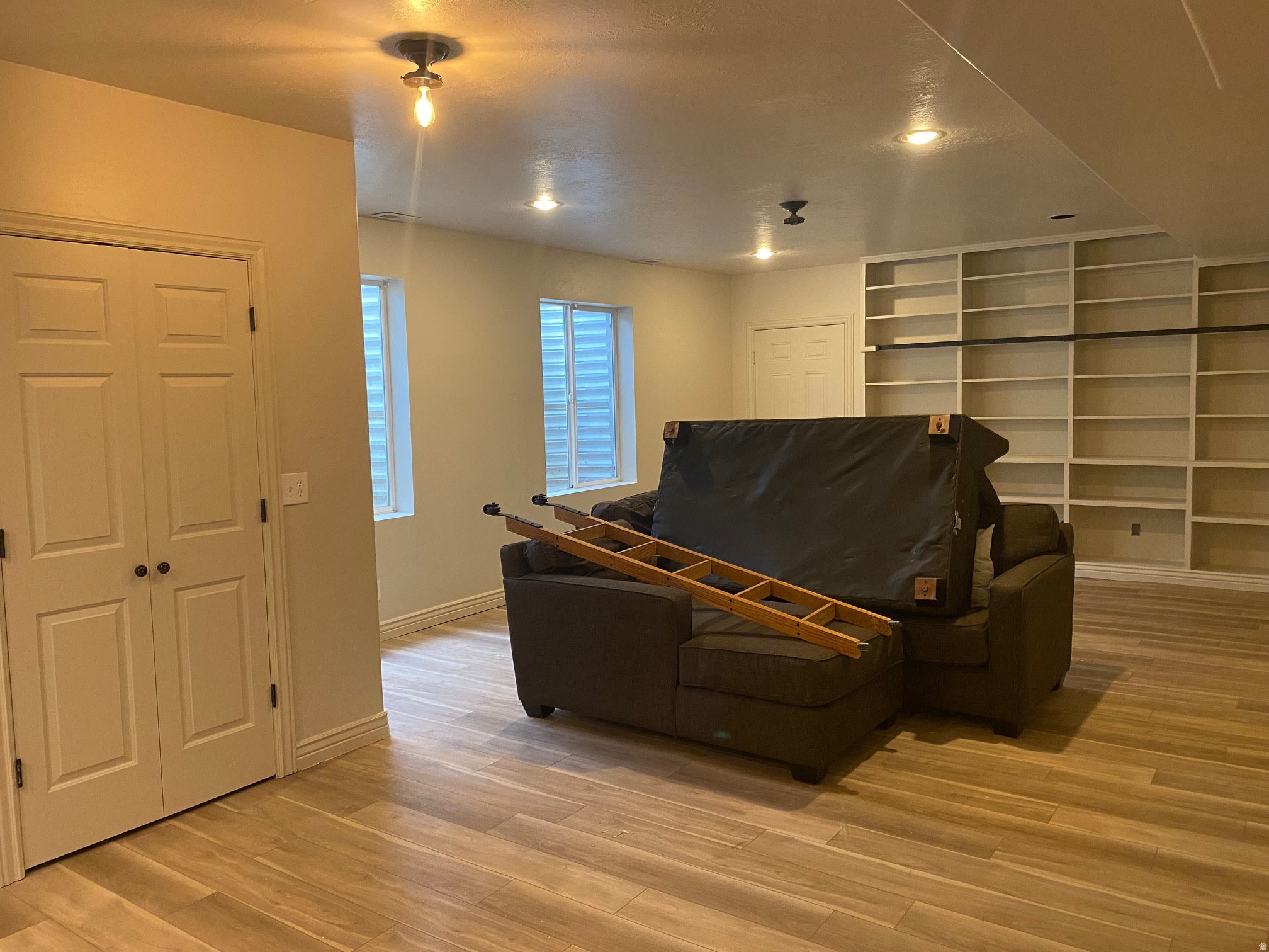 SILVER LAKE - Residential