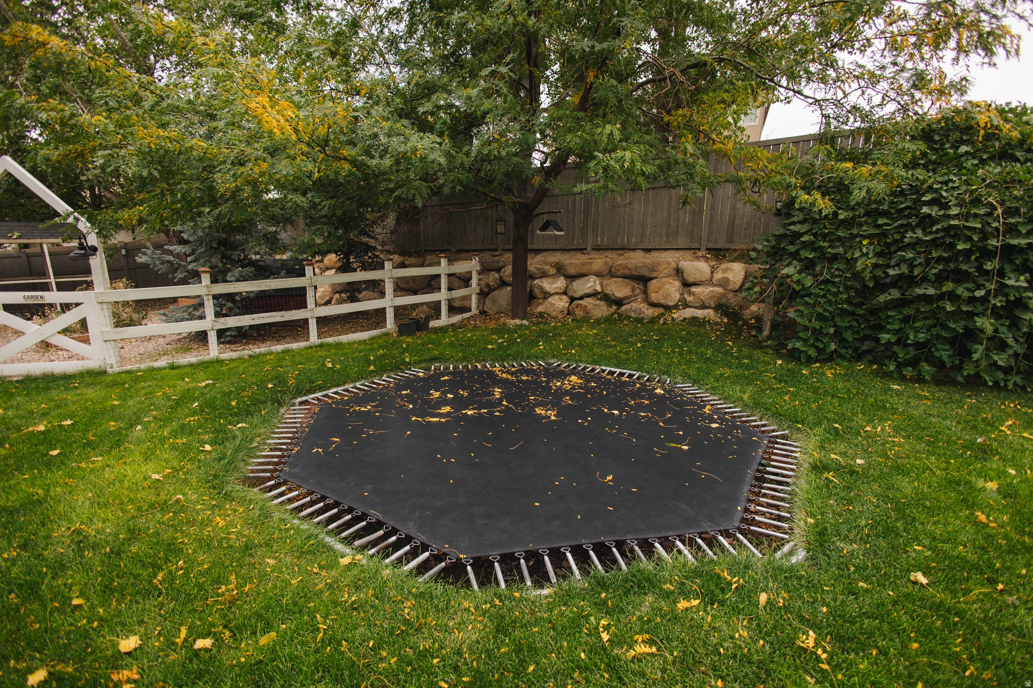 SILVER LAKE - Residential