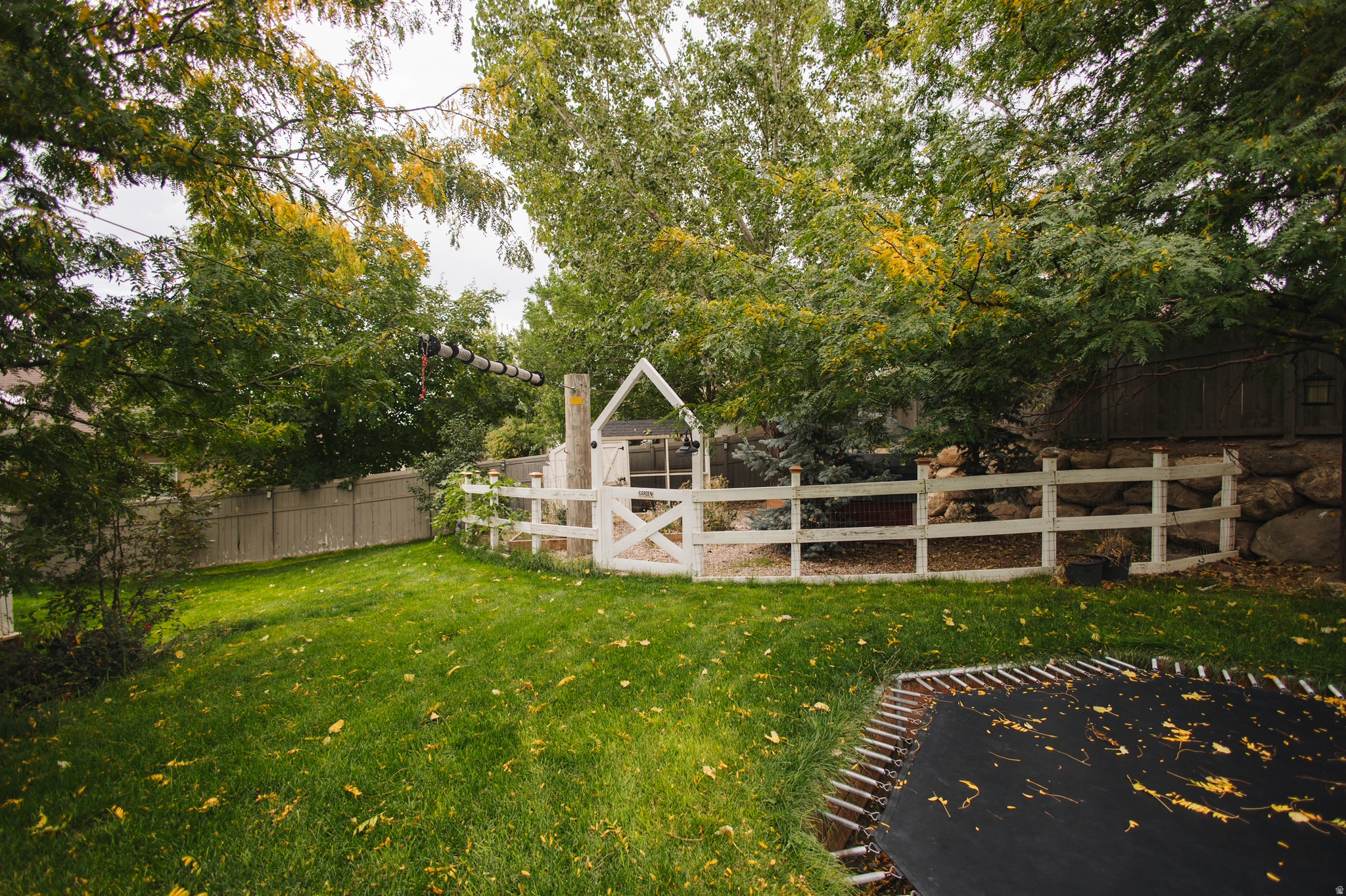 SILVER LAKE - Residential