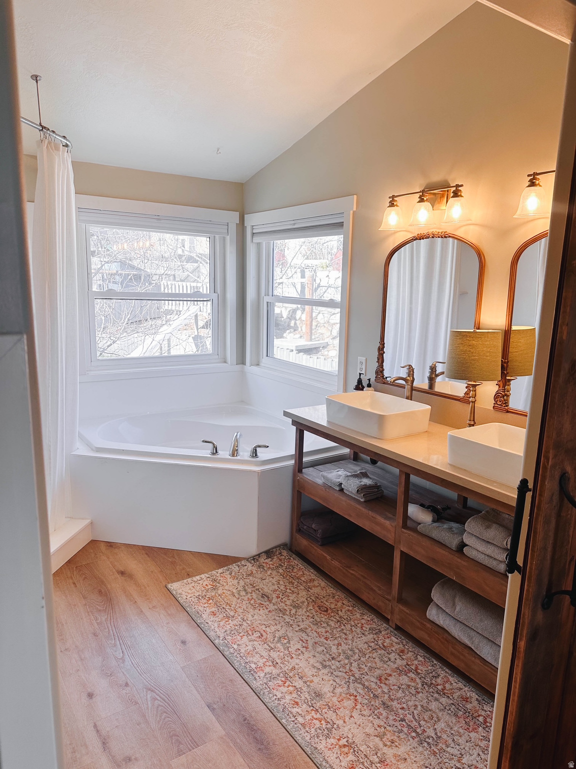 SILVER LAKE - Residential