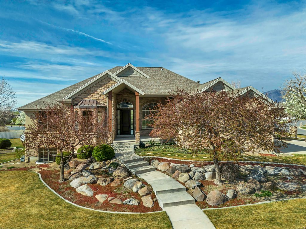 Photo of 1653 E PEAR ORCHARD CT, Draper, UT 84020 (MLS # 2145702)
