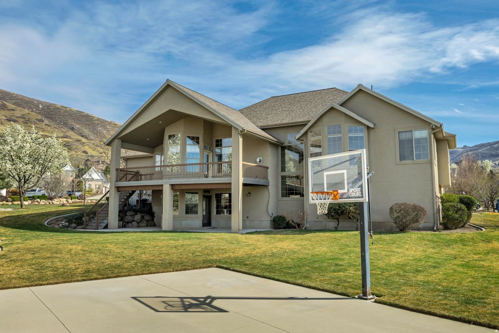 Photo of 1653 E PEAR ORCHARD CT, Draper, UT 84020 (MLS # 2145702)