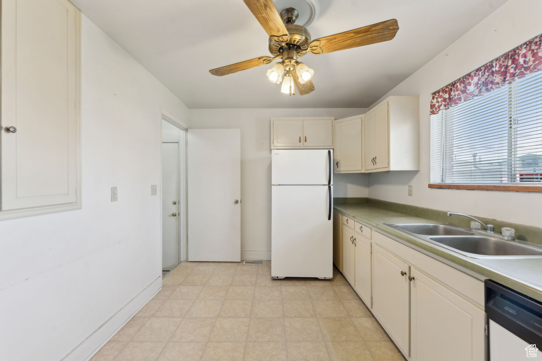 Midvale, Utah 84047, United States, 6 Bedrooms Bedrooms, ,3 BathroomsBathrooms,Residential,Pending,108538