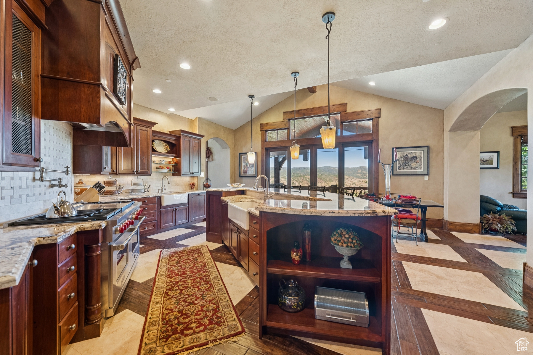 WEST HILLS - Residential