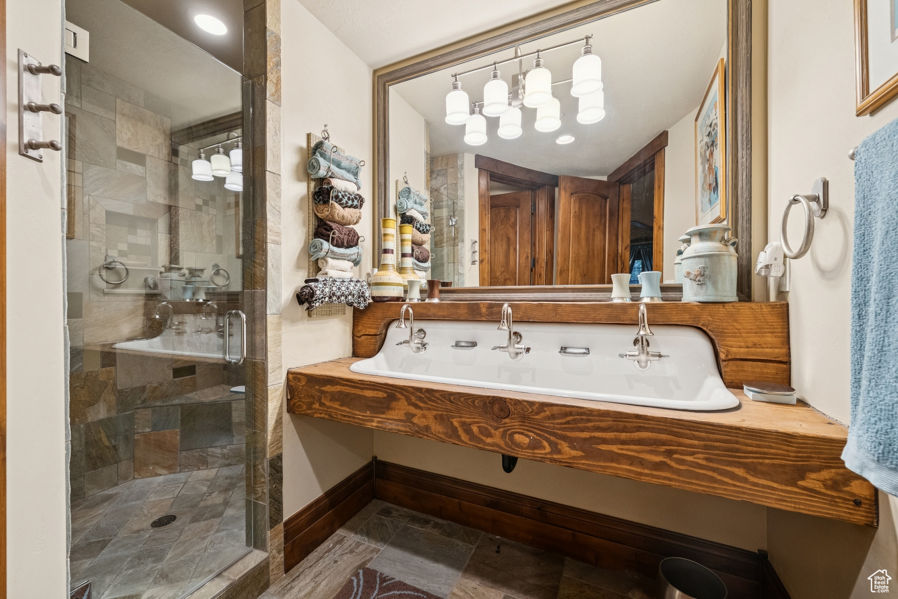 WEST HILLS - Residential