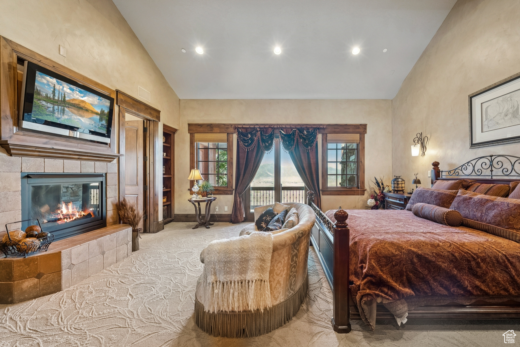 WEST HILLS - Residential