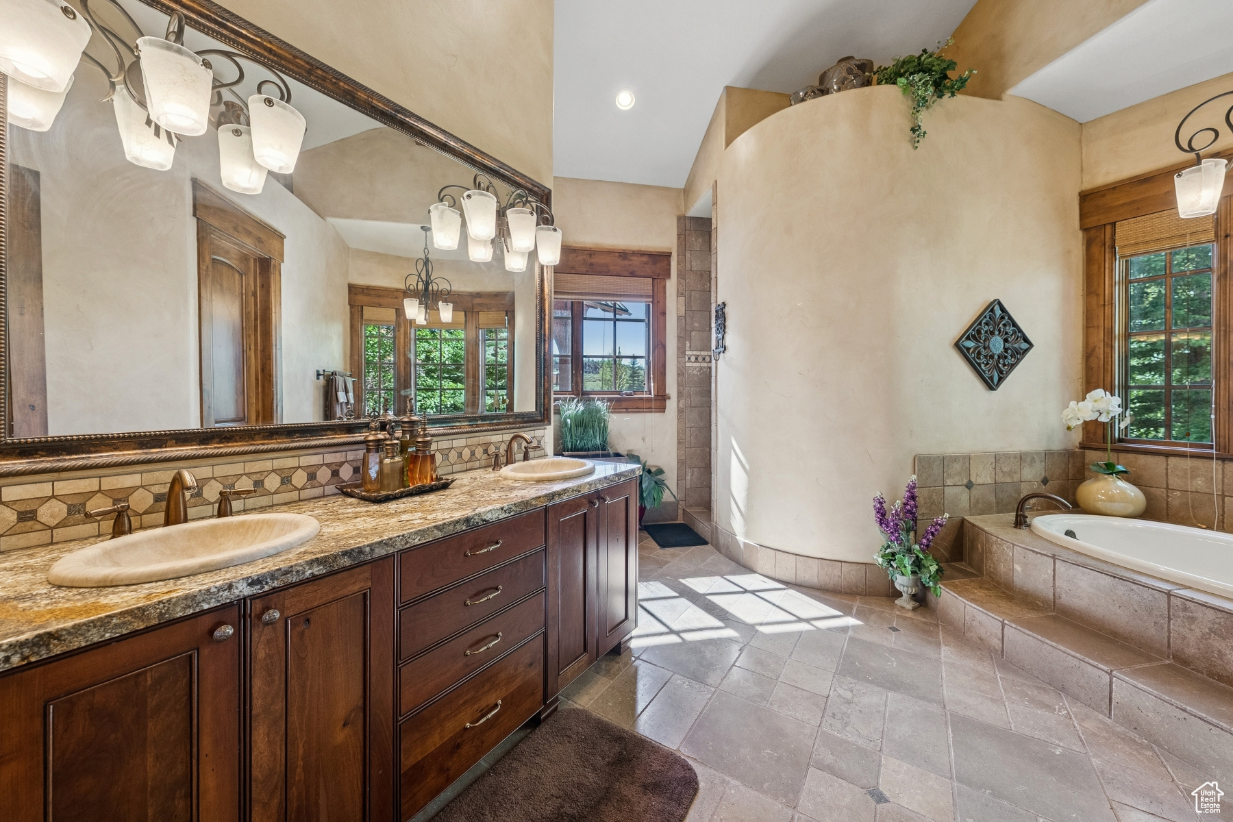 WEST HILLS - Residential