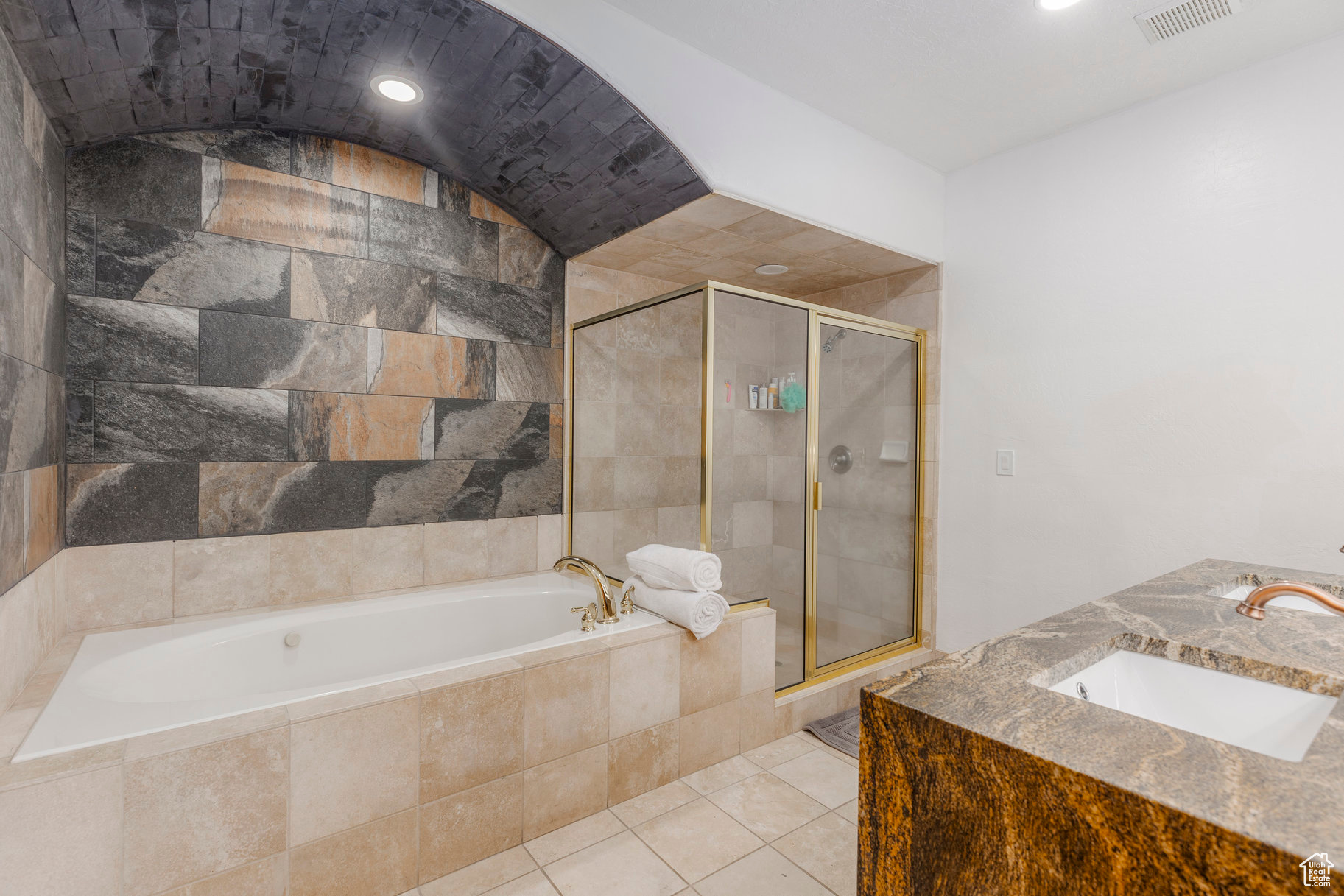 LAKE CREEK ESTATES - Residential