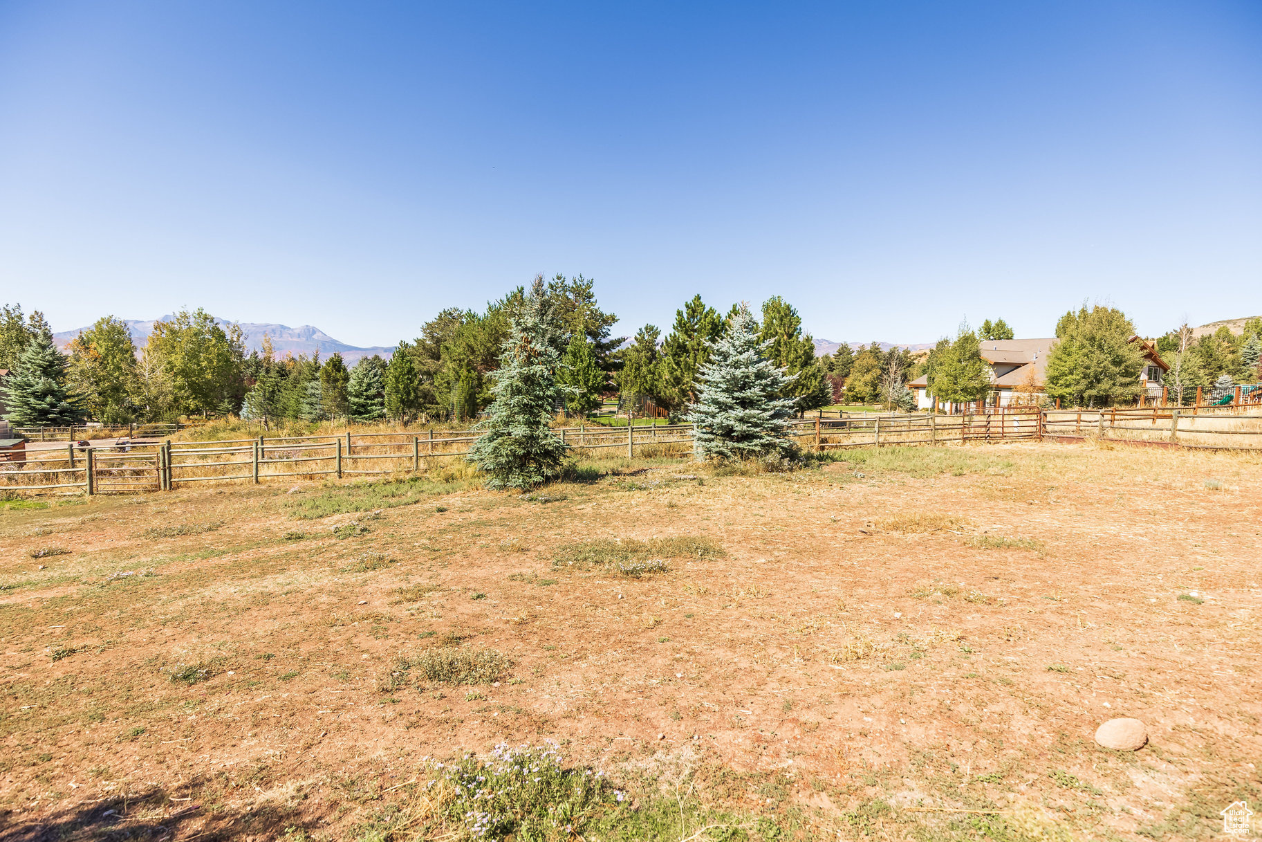 LAKE CREEK ESTATES - Residential