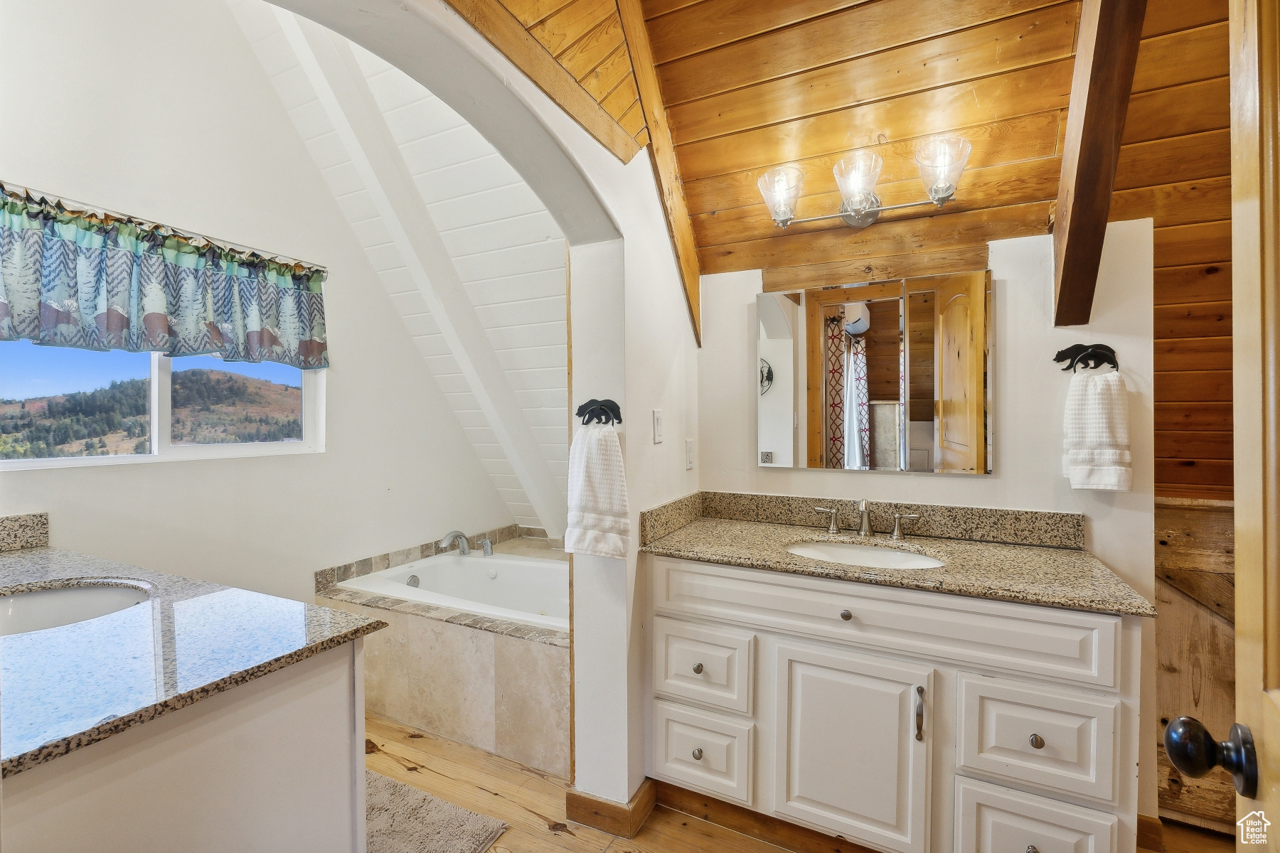 Park City, Utah 84098, United States, 4 Bedrooms Bedrooms, ,3 BathroomsBathrooms,Residential,Pending,41836