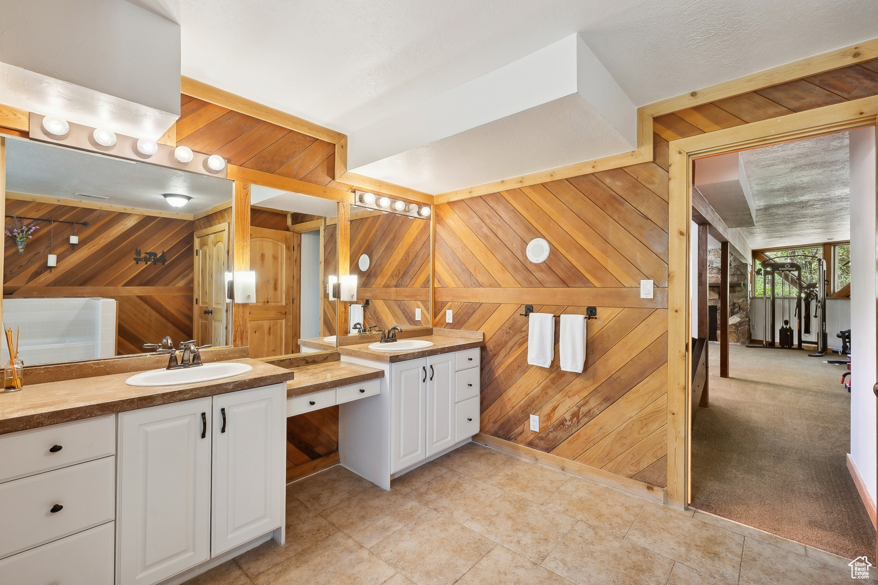 Park City, Utah 84098, United States, 4 Bedrooms Bedrooms, ,3 BathroomsBathrooms,Residential,Pending,41836