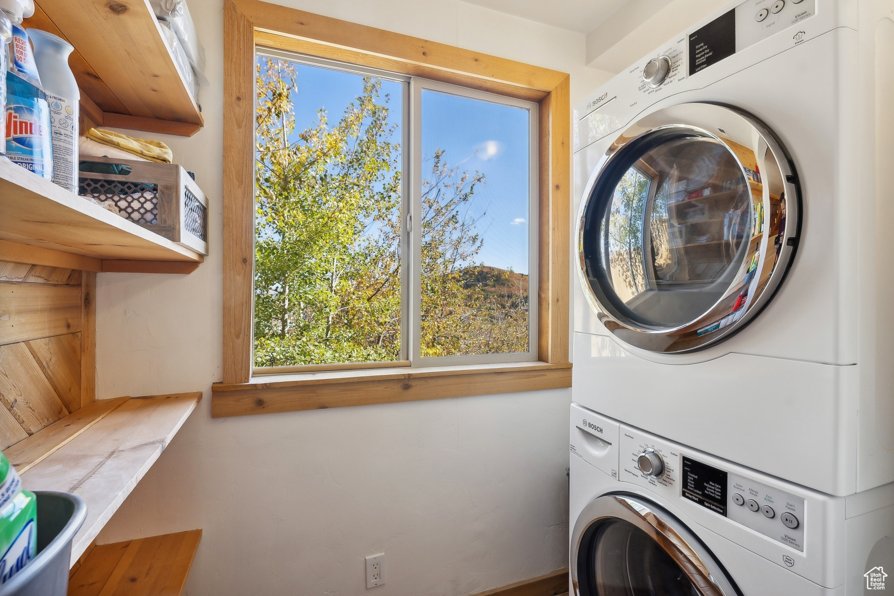 Park City, Utah 84098, United States, 4 Bedrooms Bedrooms, ,3 BathroomsBathrooms,Residential,Pending,41836