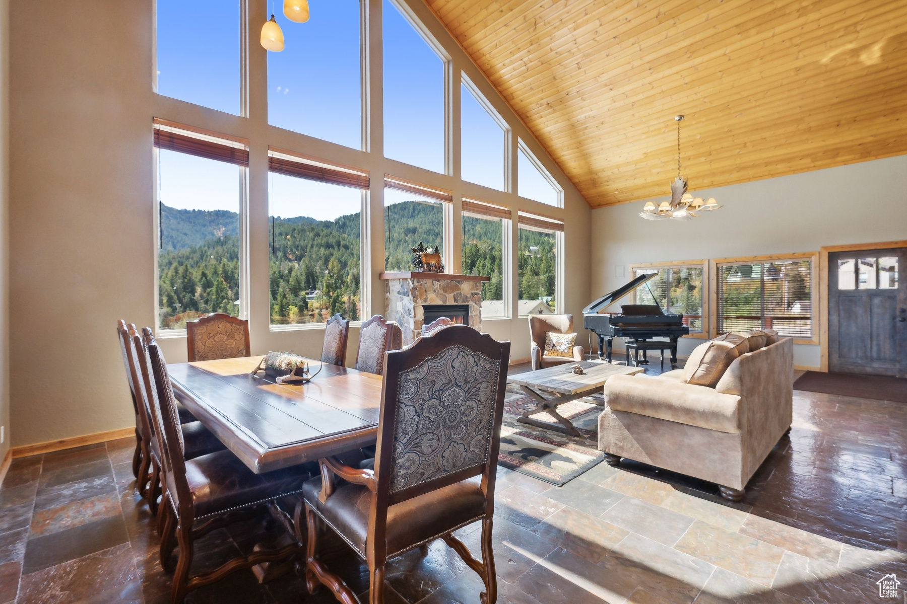 Park City, Utah 84098, United States, 4 Bedrooms Bedrooms, ,3 BathroomsBathrooms,Residential,Pending,41836