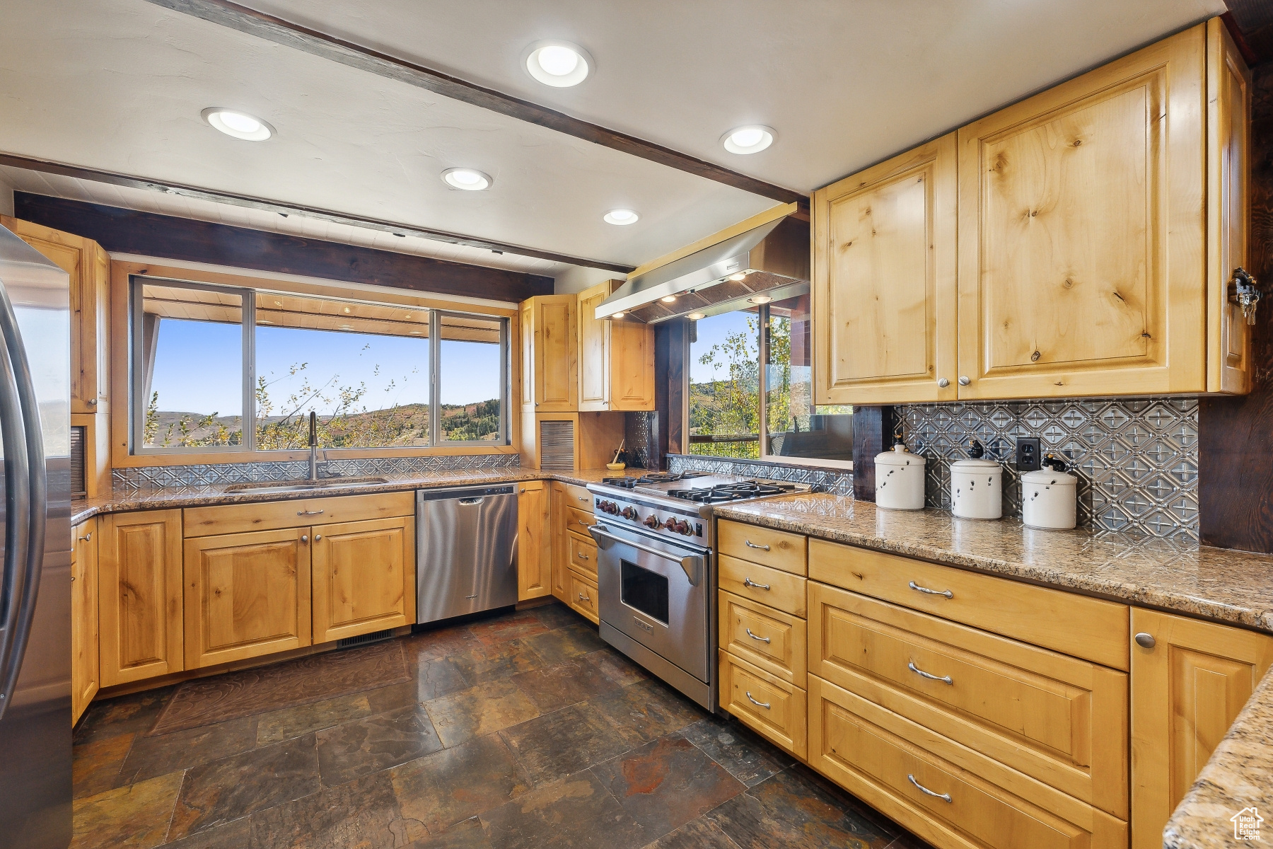 Park City, Utah 84098, United States, 4 Bedrooms Bedrooms, ,3 BathroomsBathrooms,Residential,Pending,41836