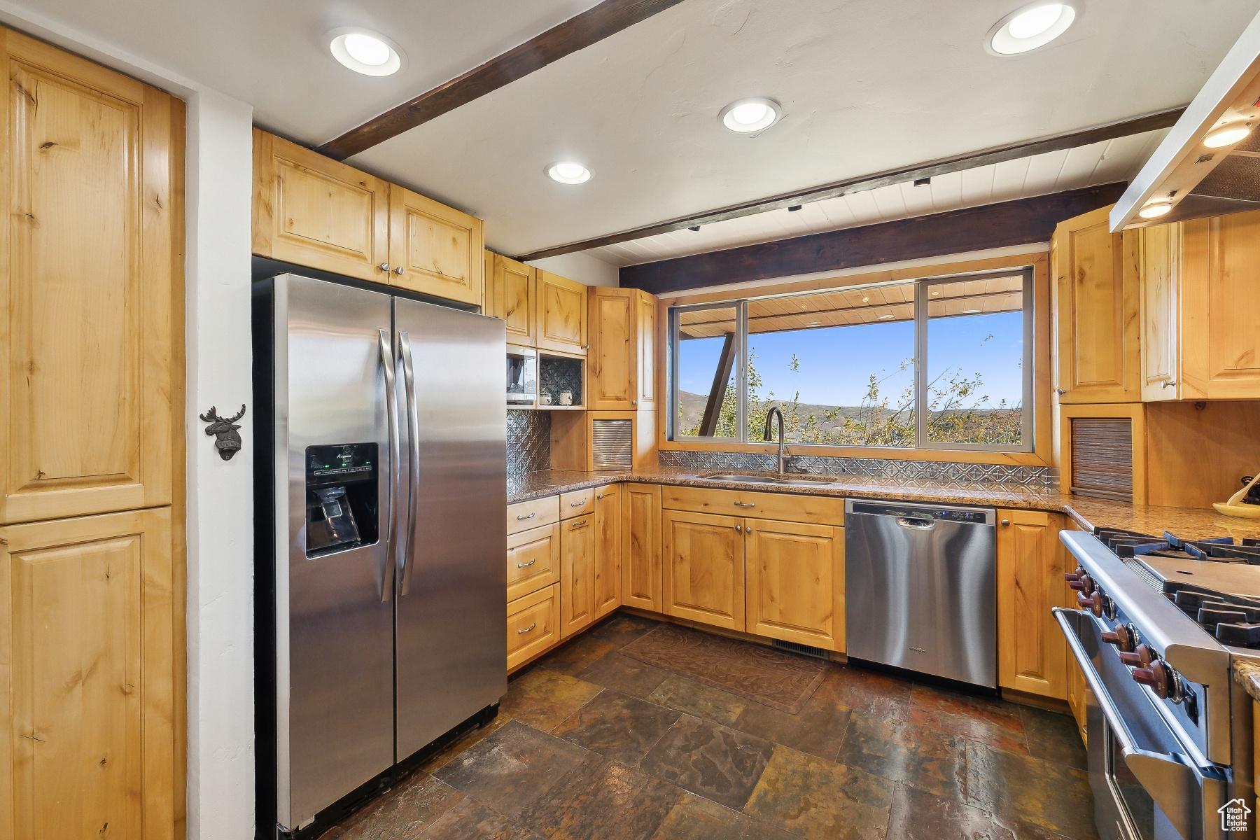 Park City, Utah 84098, United States, 4 Bedrooms Bedrooms, ,3 BathroomsBathrooms,Residential,Pending,41836