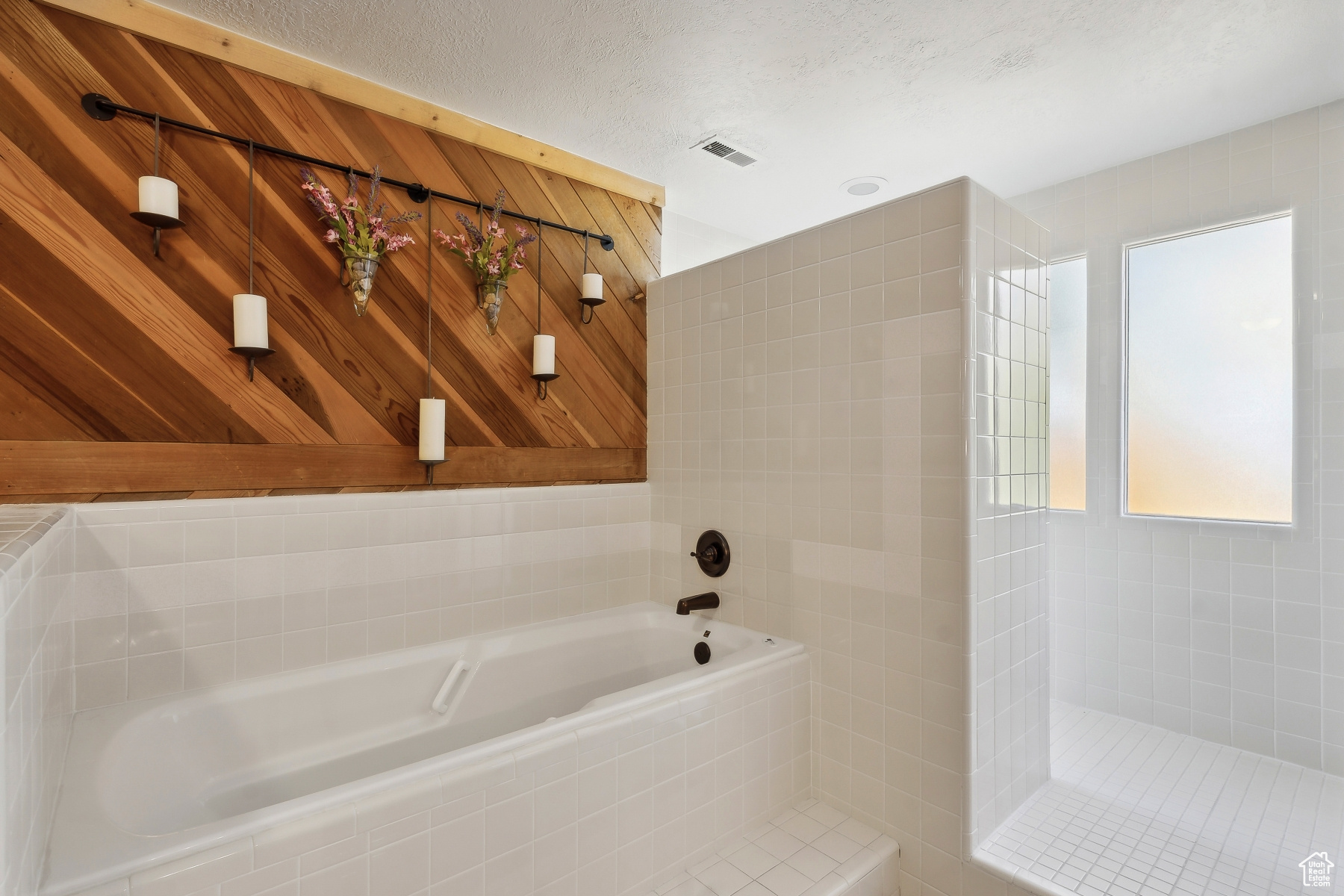 Park City, Utah 84098, United States, 4 Bedrooms Bedrooms, ,3 BathroomsBathrooms,Residential,Pending,41836