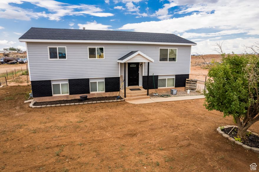 You don't want to miss this sweet family home.  Close to town while settled into a nice secluded neighborhood.  There is great inning space and plenty of rooms too.  The yard is a clean canvas to build upon to suit your needs.  Call your favorite agent and tour this home today!  All info is a courtesy and the buyer should to verify.