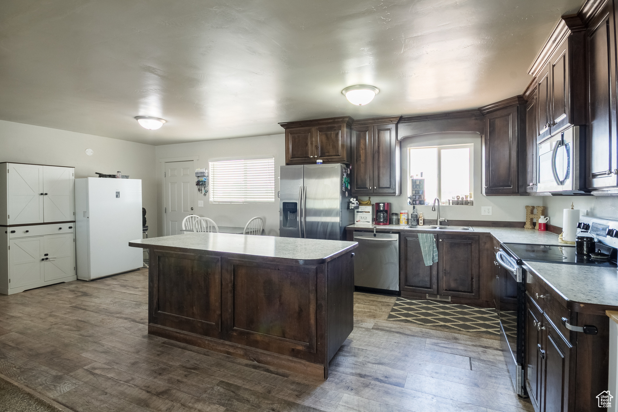 COUNTRY ACRES - Residential