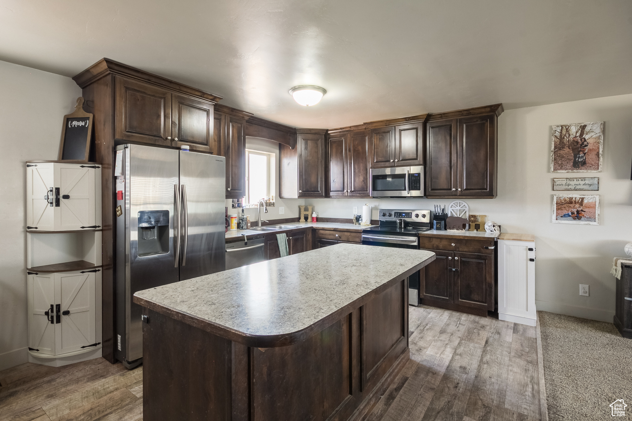 COUNTRY ACRES - Residential