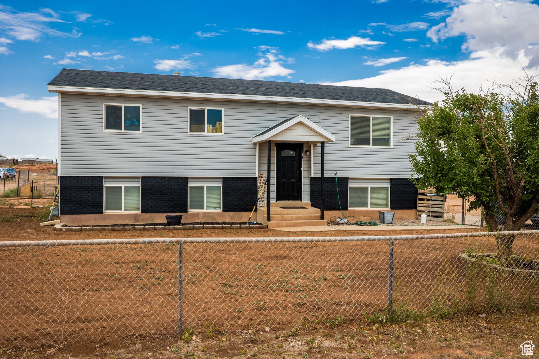 COUNTRY ACRES - Residential
