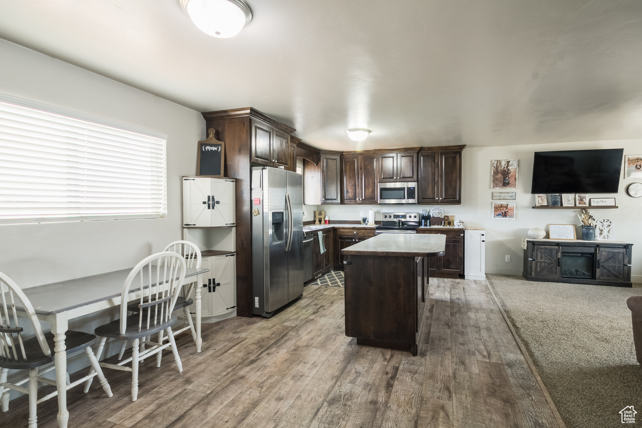 COUNTRY ACRES - Residential