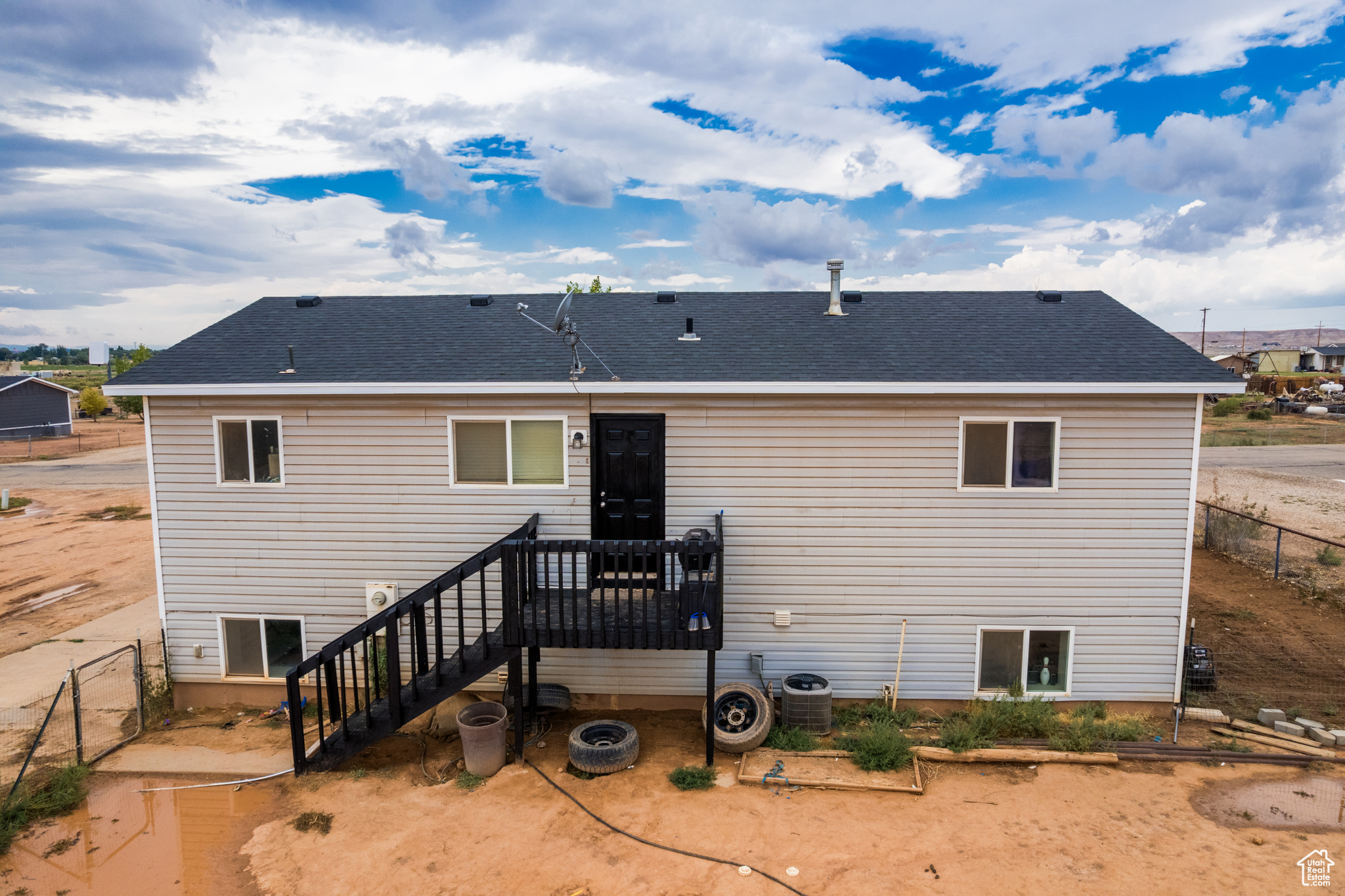COUNTRY ACRES - Residential