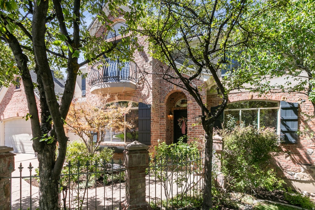 Photo of 1095 E MARIWOOD CIR S, North Salt Lake, UT 84054 (MLS # 2183708)