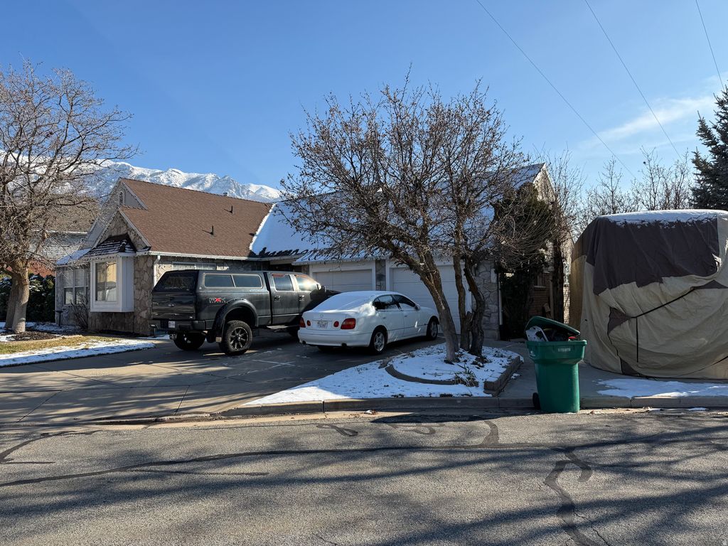 Photo of 2222 E ROLLING OAKS LN N, Layton, UT 84040 (MLS # 2130182)