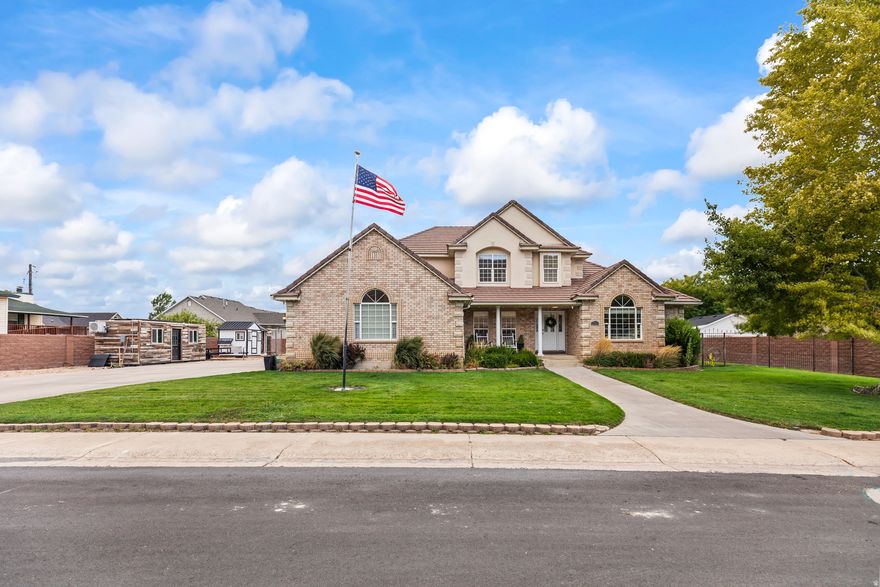 Endless potential awaits in this 4 bed 5 bathroom home! With every bedroom being huge and having its own private bathroom! The home sits on .45 acre lot with room to relax, play and entertain. Must see to understand how great this house is!