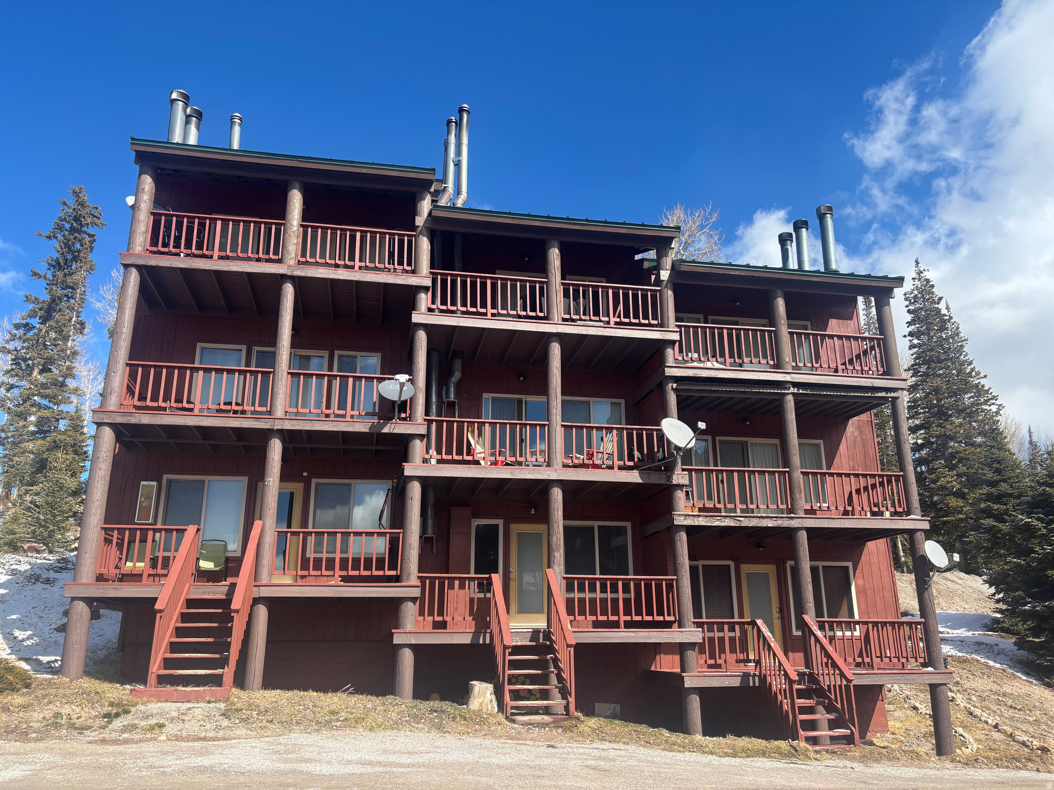 SNOWFLAKE CONDOMINIUMS - Residential