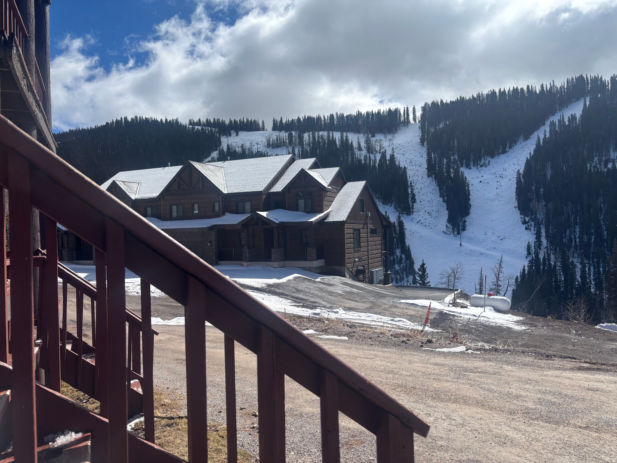 SNOWFLAKE CONDOMINIUMS - Residential