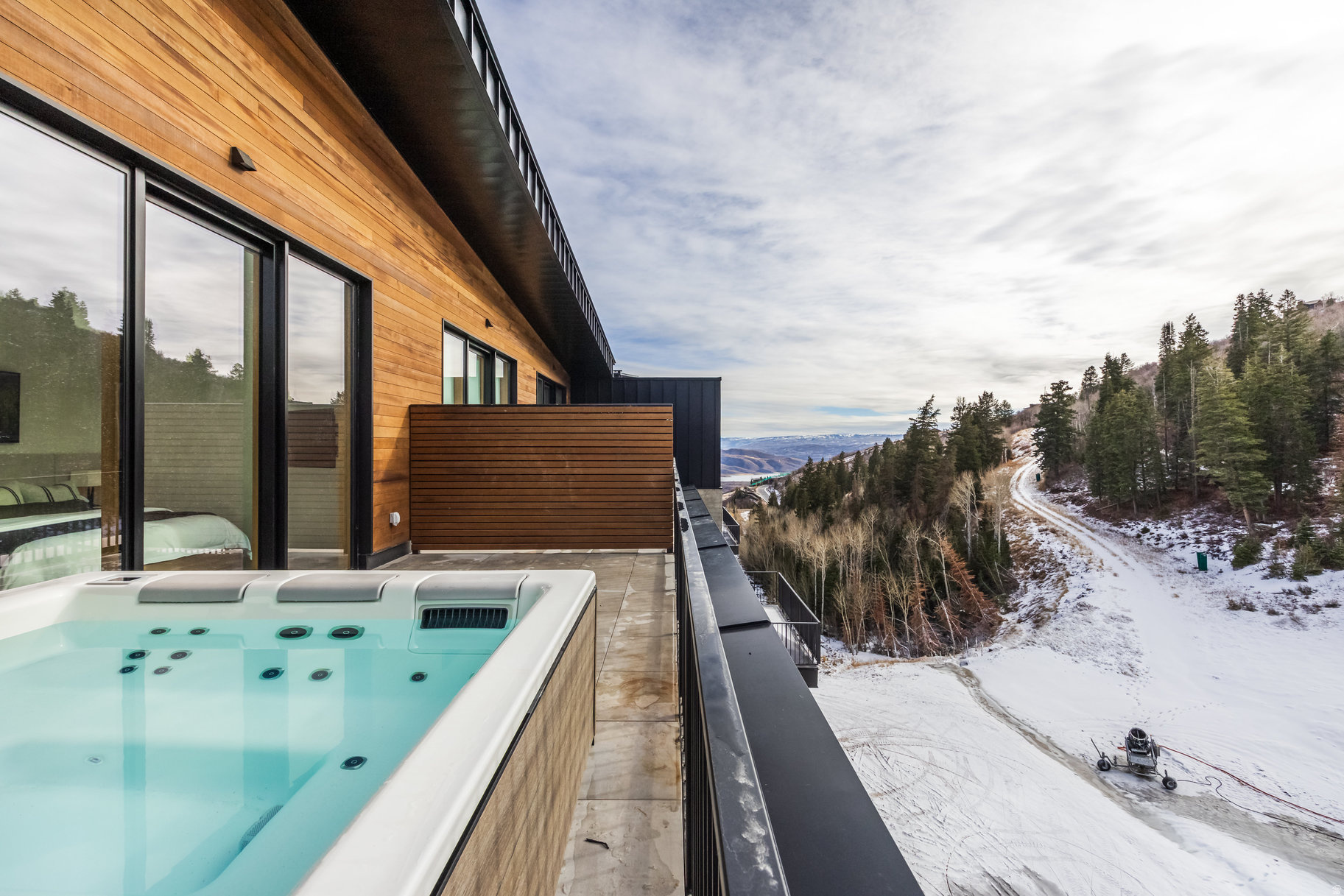 FOUNDERS PLACE - Residential