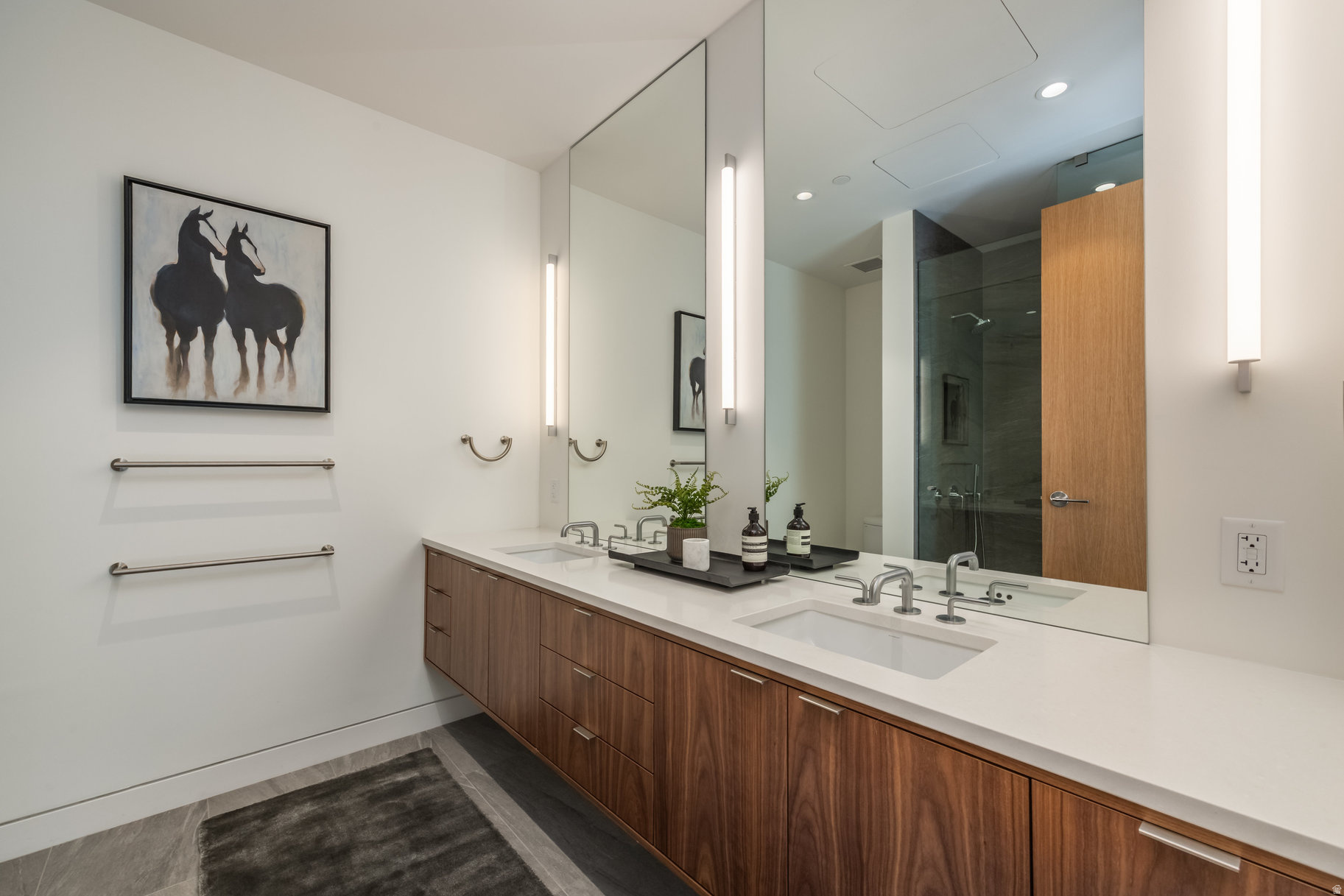 FOUNDERS PLACE - Residential