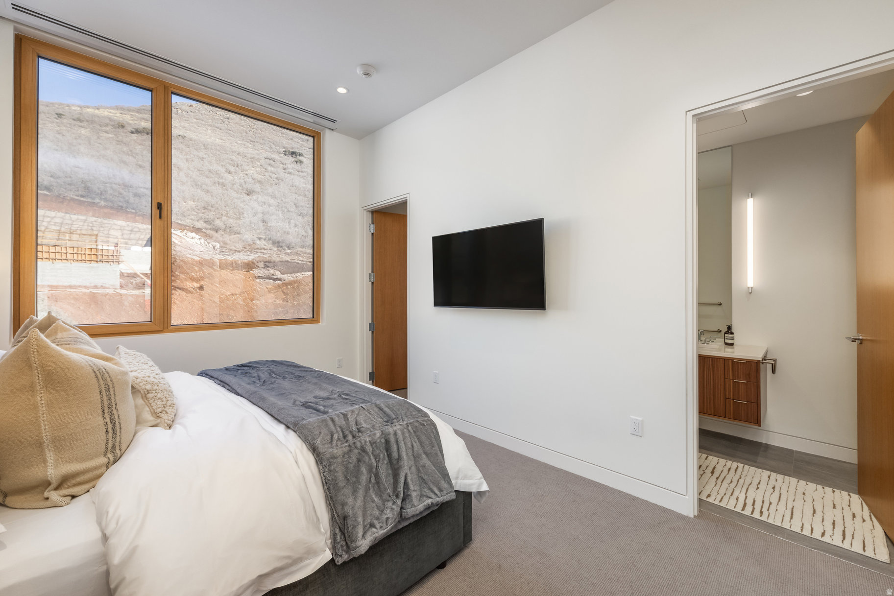 FOUNDERS PLACE - Residential