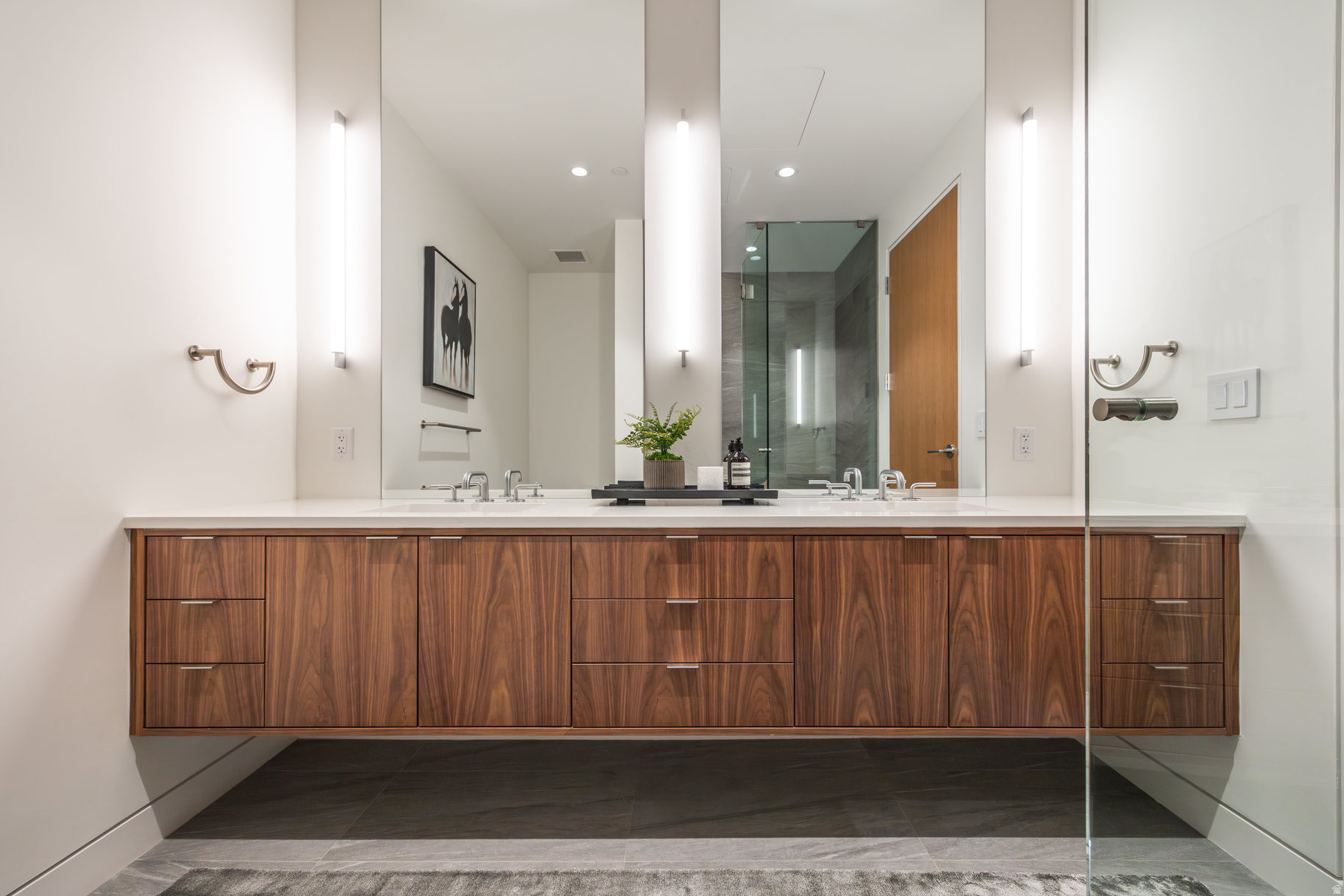 FOUNDERS PLACE - Residential