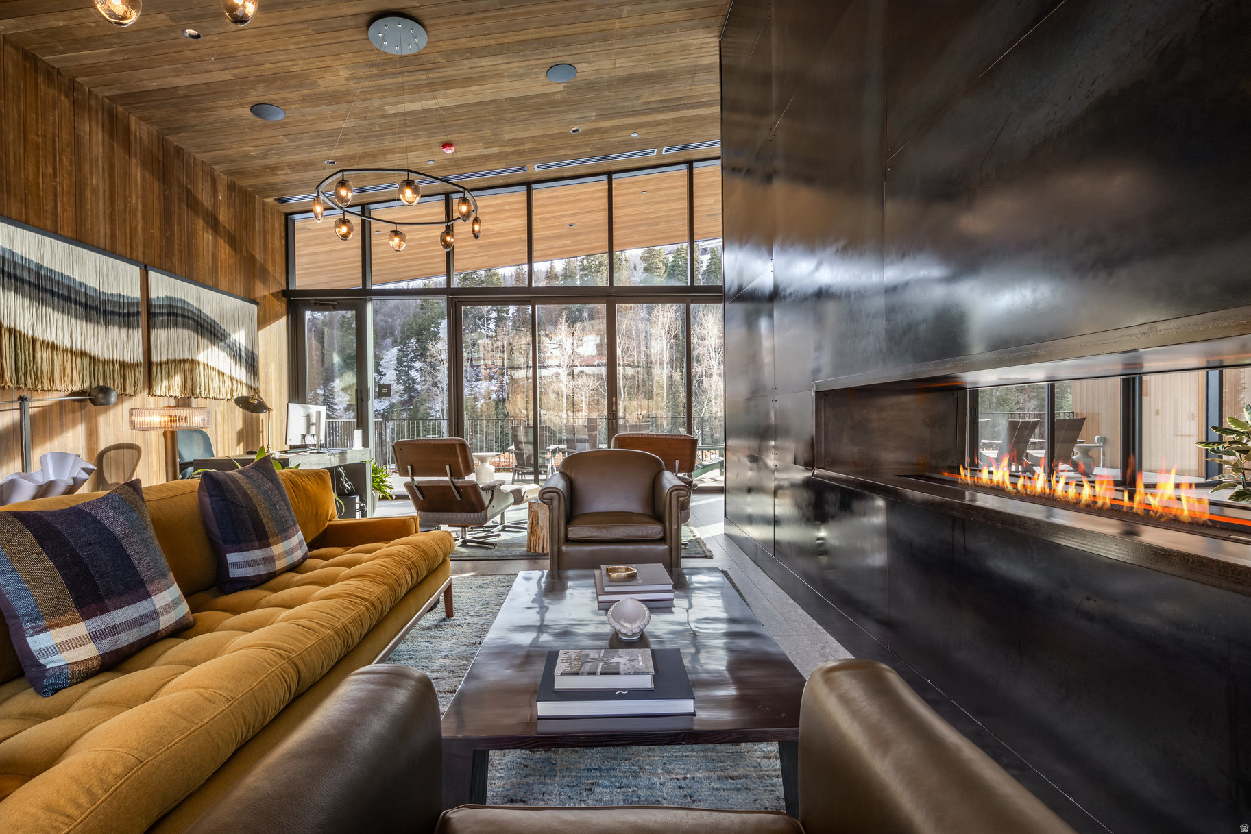 FOUNDERS PLACE - Residential