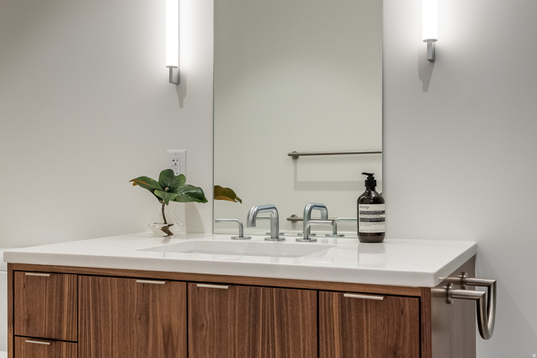 FOUNDERS PLACE - Residential