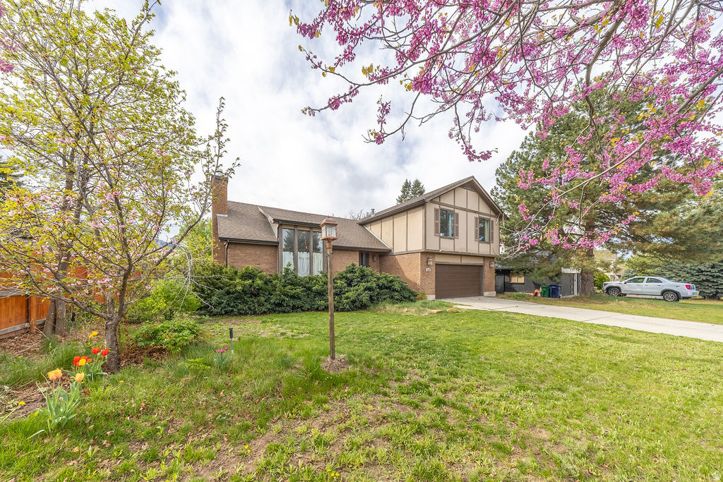 CANYON VILLAGE - Residential