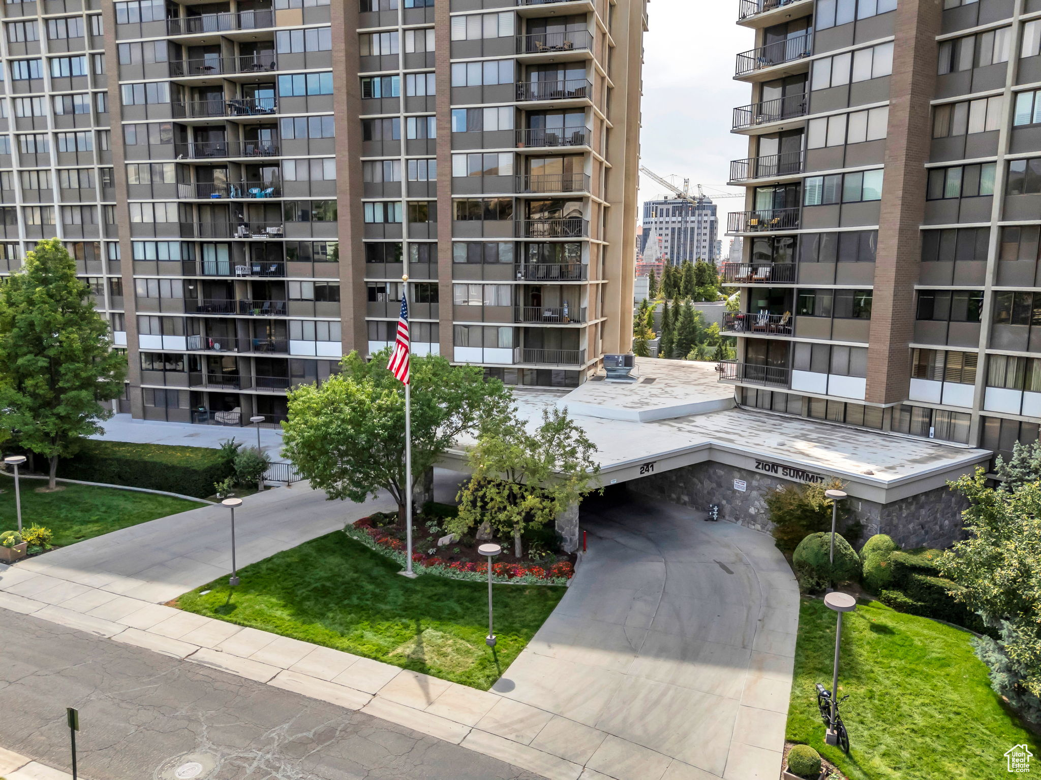 ZIONS SUMMIT - Residential