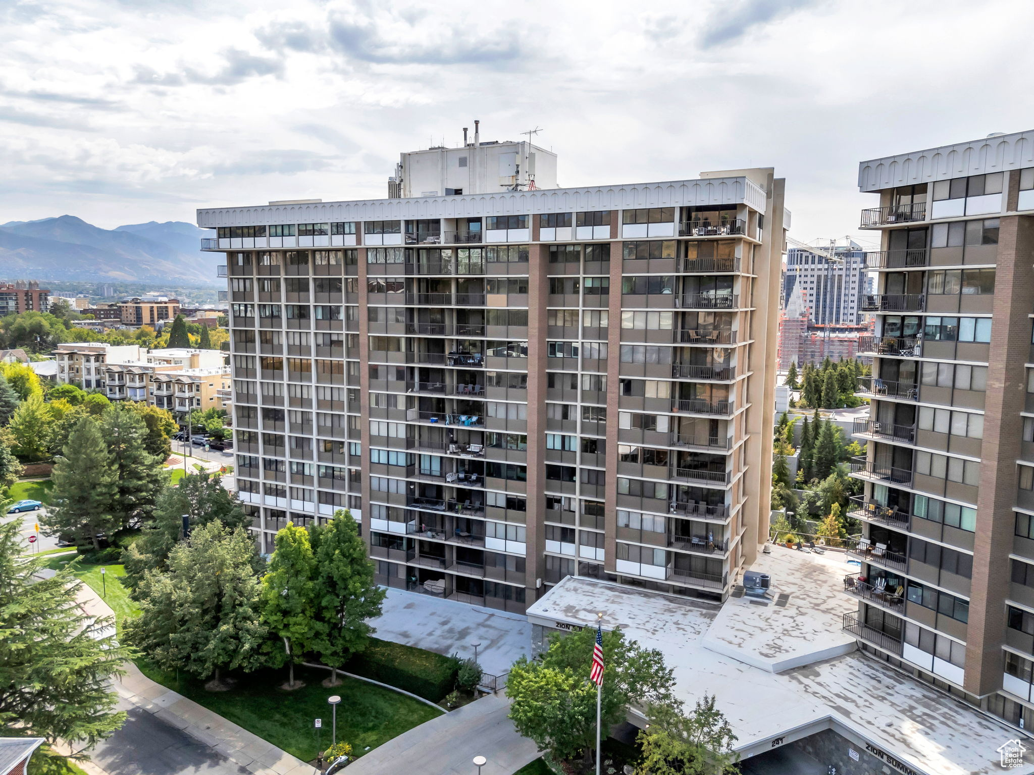 ZIONS SUMMIT - Residential