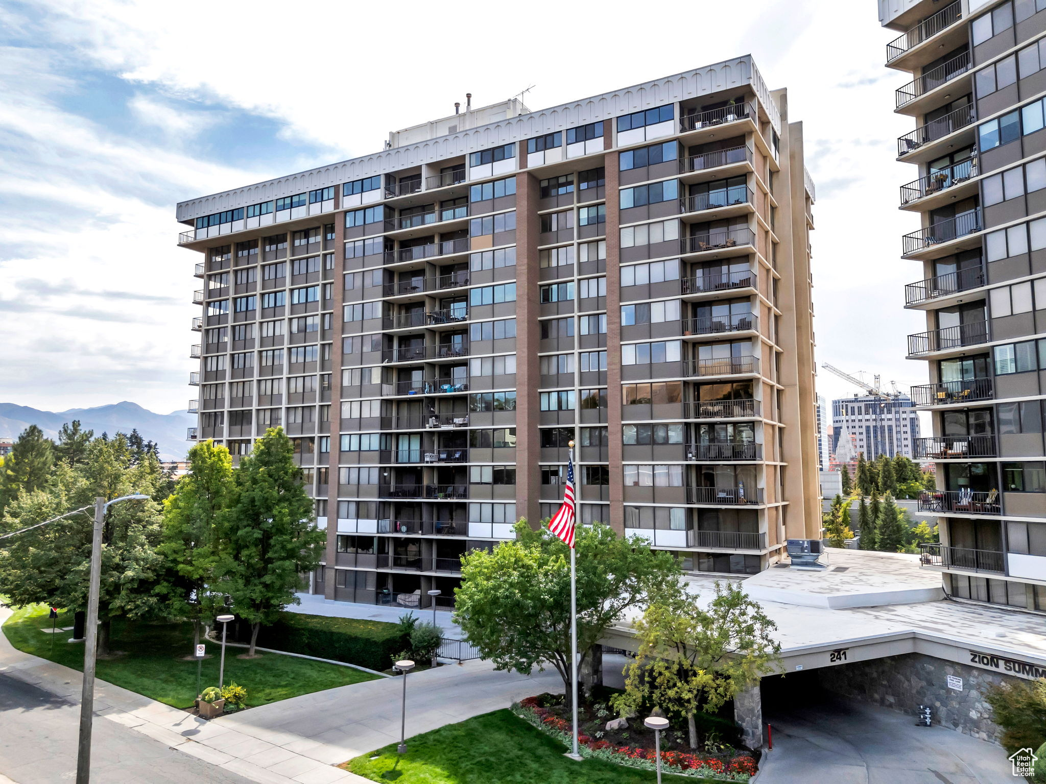 ZIONS SUMMIT - Residential